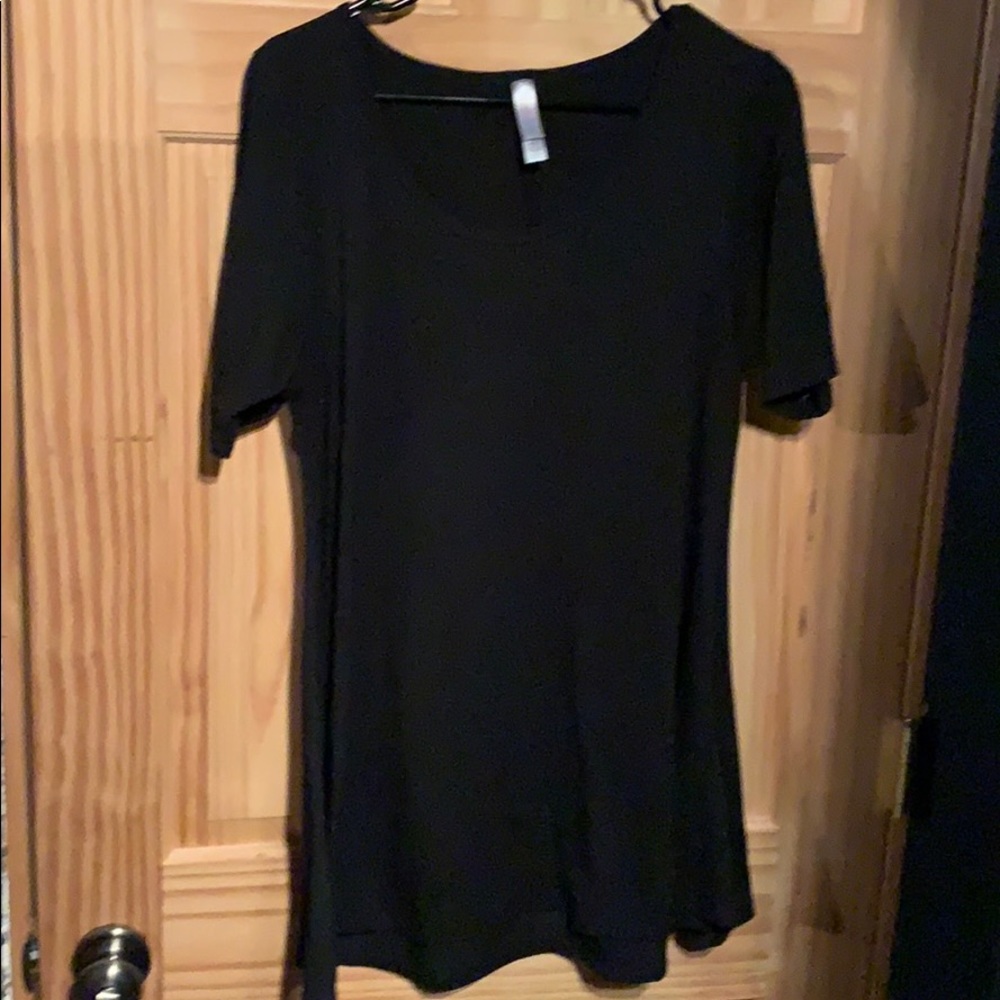 Large lularoe black perfect t
